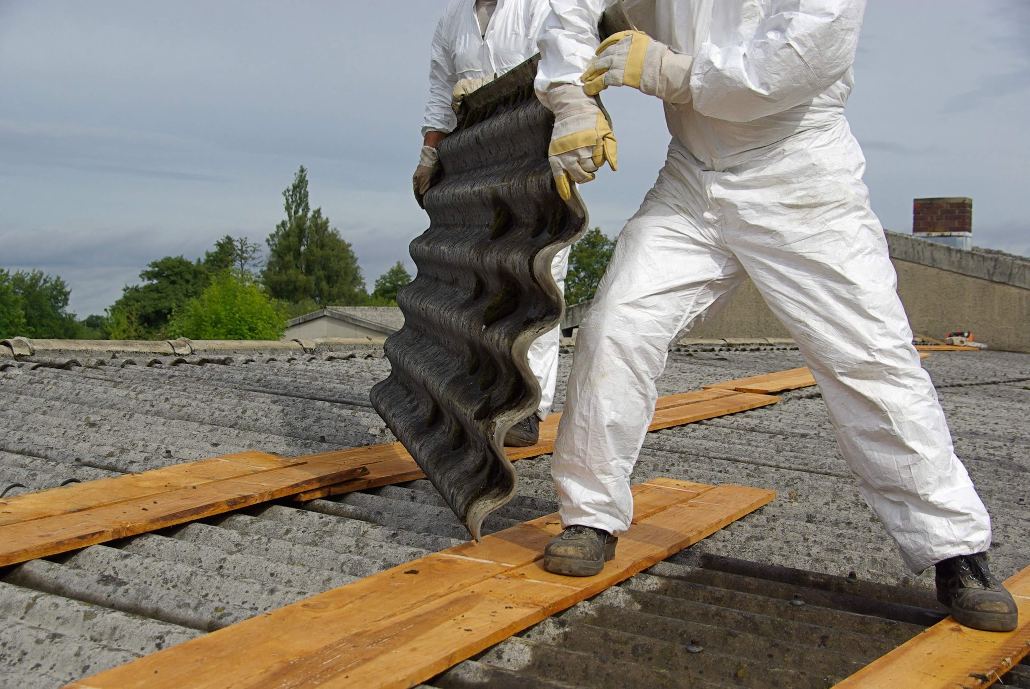<p><span data-teams="true">Asbestos Garage Roof Removal</span></p>
